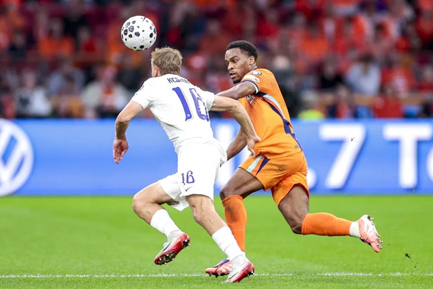 Ảnh bài viết Koeman tán dương Timber, khóa vị trí đá cặp cùng Van Dijk