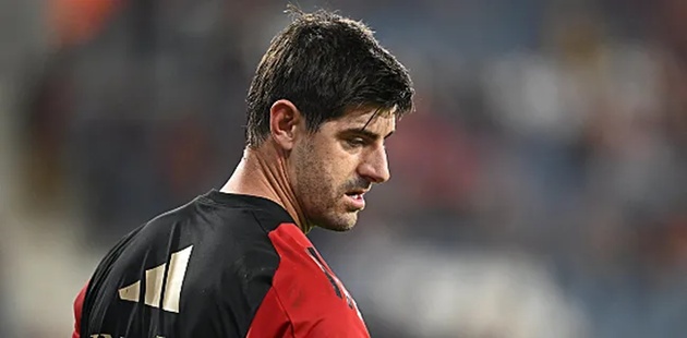 Courtois không còn là cái tên thích hợp giữ băng thủ quân tuyển Bỉ