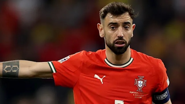 Bruno Fernandes chơi như “nhạc trưởng” của tuyển Bồ Đào Nha.