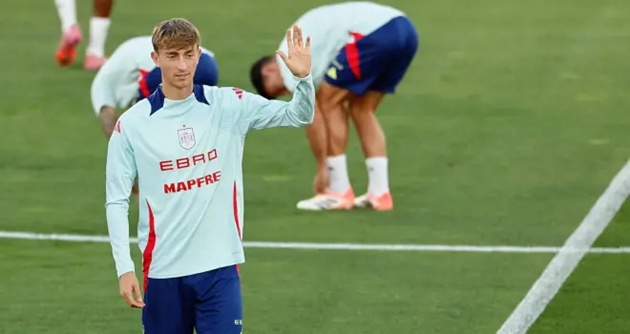 Dean Huijsen trở lại Real khi gặp chấn thương