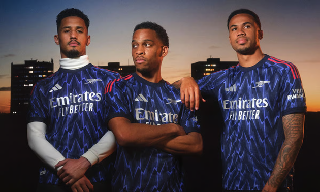 Trang phục của các đội bóng đang có sự thay đổi ngày càng rõ rệt để phù hợp với xu thế.