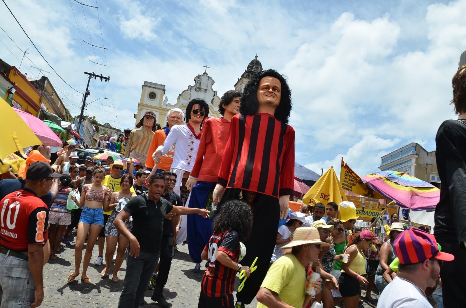 Shampoo còn xuất hiện tại lễ hội hóa trang tại địa phương