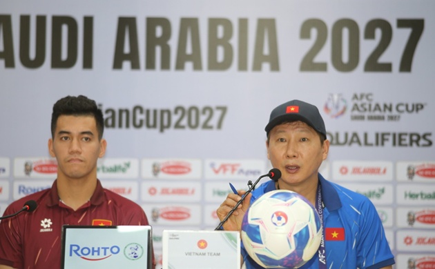 Ảnh bài viết Tiến Linh "đòi vé" khiến HLV Kim Sang Sik bật cười