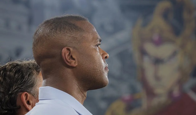 Kluivert đang bị chỉ trích sau khi mất vé dự World Cup.