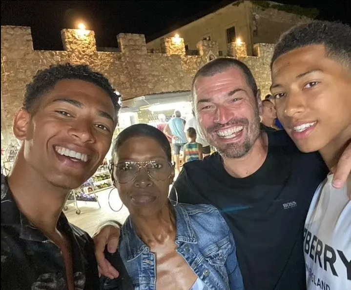 Gia đình nhà Bellingham khi còn êm ấm.