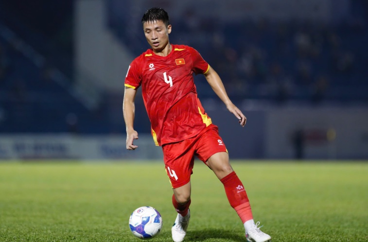 Bùi Tiến Dũng không thể ra sân ở trận gặp Nepal.