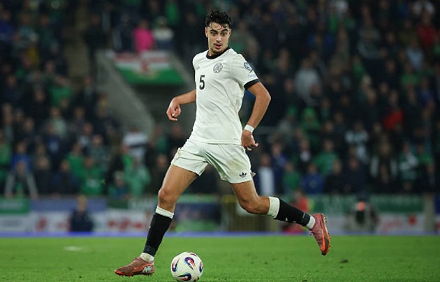 Pavlovic đang thăng tiến vượt bậc ở tuổi 21.