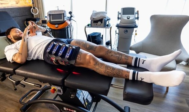 Neymar tiếp nhận quá trình điều trị chấn thương