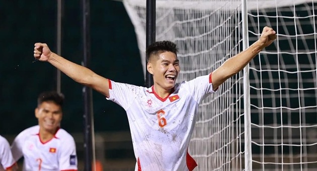 Ảnh bài viết Hiểu Minh toả sáng ngày ra mắt, Việt Nam đánh bại Nepal