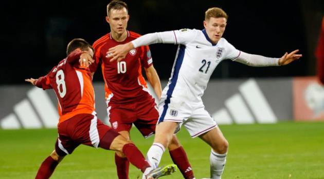 Anderson là người đá cặp ăn ý với Rice nơi tuyến giữa.