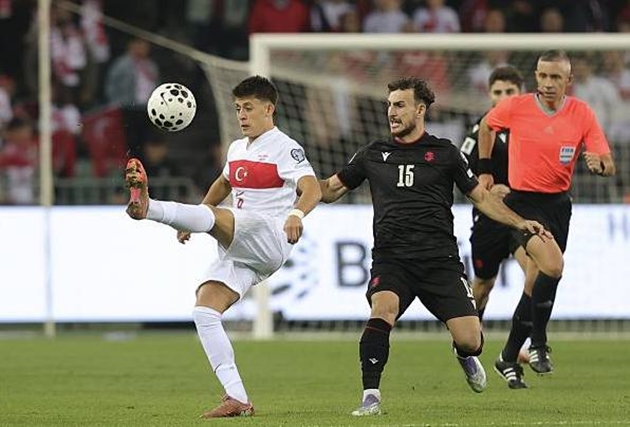 Arda Guler đóng vai trò quan trọng ở hàng tiền vệ Thổ Nhĩ Kỳ.