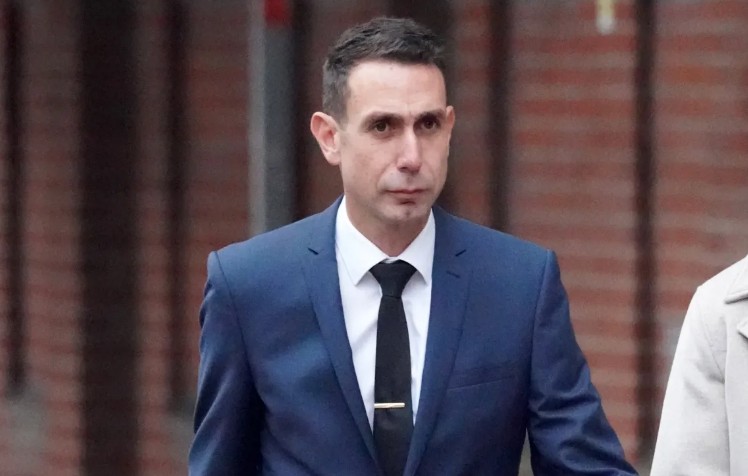 Cựu trọng tài Ngoại hạng Anh, David Coote đối diện nguy cơ ngồi tù.