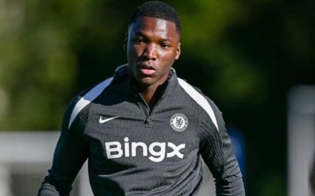 Caicedo trong màu áo Chelsea.