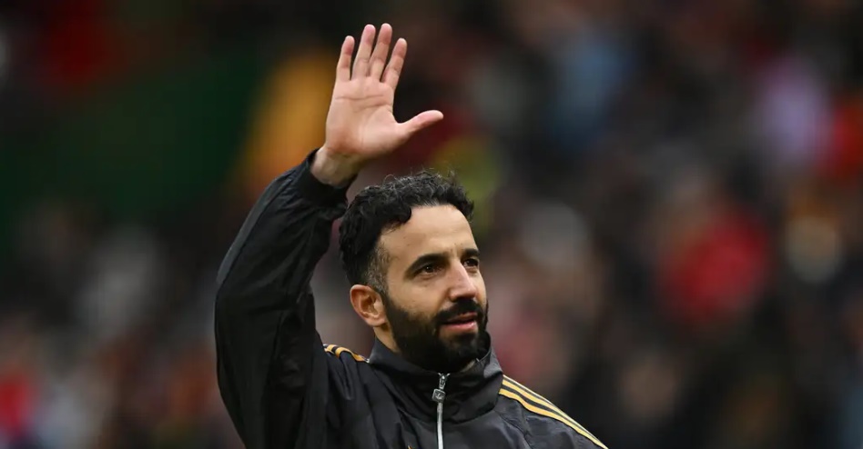 Petit chỉ trích Amorim trước thềm cuộc chạm trán với Liverpool.