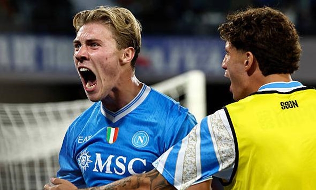 Rasmus Hojlund đang gây ấn tượng tại Napoli.