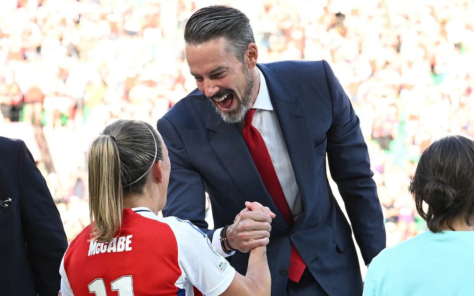 Anh tham gia vào nhiều trận đấu của Arsenal.