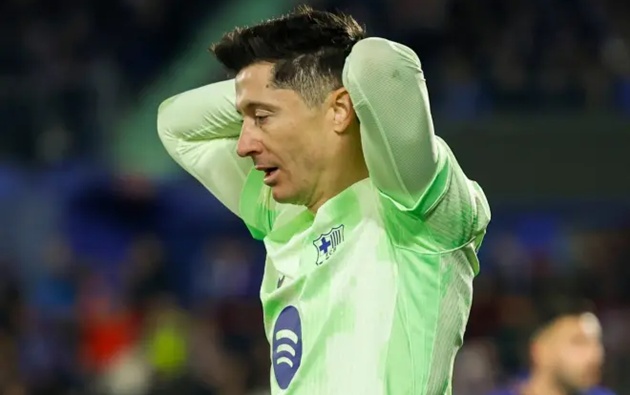 Lewandowski đang cảm thấy bấp bênh tại Barca