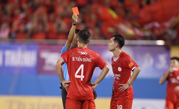 Ảnh bài viết Bùi Tiến Dũng bị treo giò, Thể Công Viettel gặp tổn thất lớn