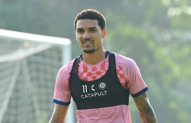 Hendrio mới vừa hoàn tất thủ tục nhập tịch.