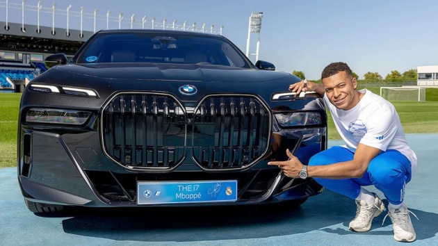 Ảnh bài viết Mbappe “bó tay” với chiếc BMW mới được Real Madrid tặng vì lý do khó tin