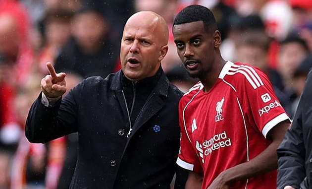 Arne Slot tin Alexander Isak đã sẵn sàng cống hiến cho Liverpool.