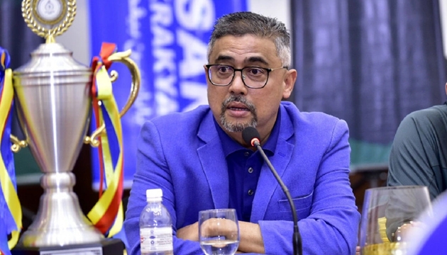 Ông Datuk Noor Azman Rahman bị đình chỉ.