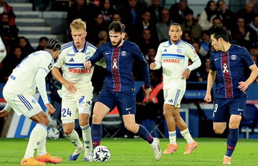 Khvicha Kvaratskhelia cũng chỉ ra sân khoảng 30 phút trong trận đấu vừa qua.