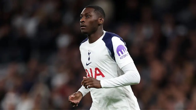 Kolo Muani chuẩn bị ra mắt Ngoại hạng Anh.