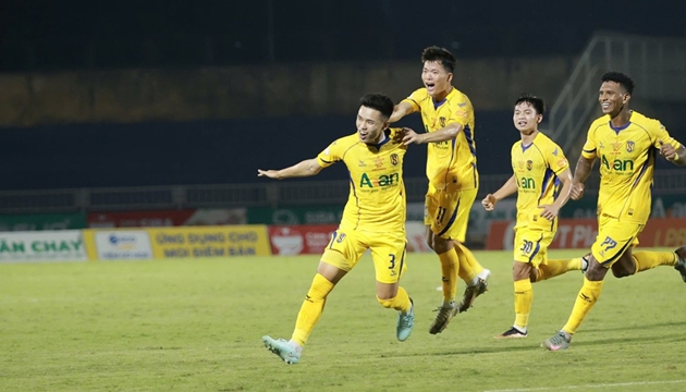 Ảnh bài viết VAR từ chối Quang Hải, CAHN chia điểm tiếc nuối với SLNA