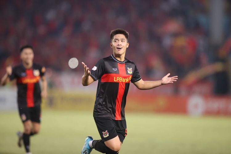 Ảnh bài viết Quốc Việt lập siêu phẩm, Ninh Bình giữ mạch bất bại trước Hà Nội FC