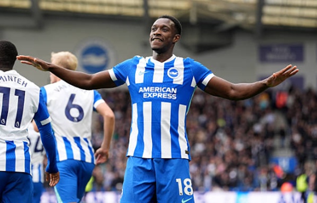 Welbeck lập cú đúp đem về 3 điểm cho Brighton.