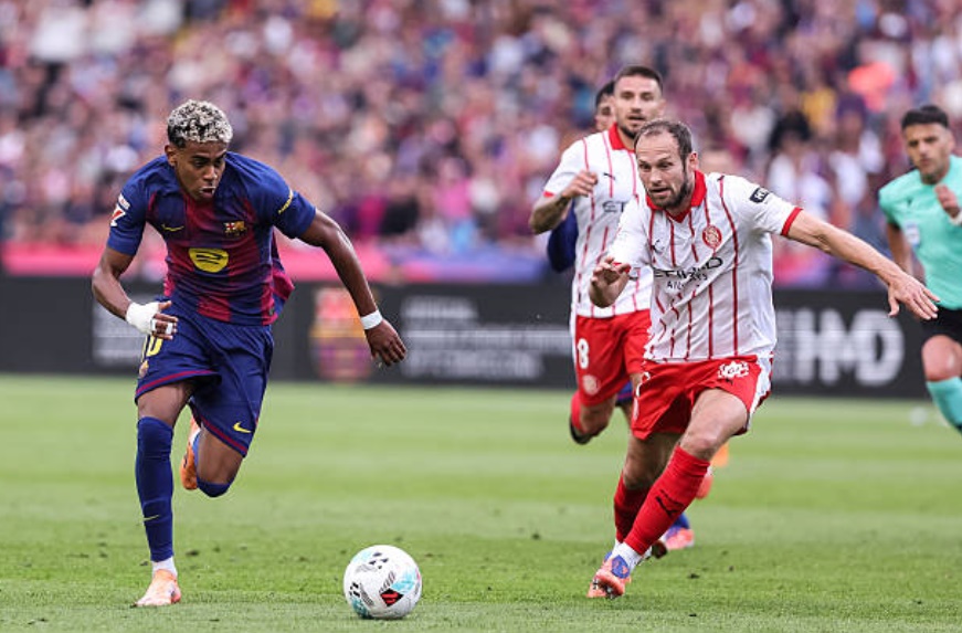 Ảnh bài viết Lamine Yamal đáp trả lùm xùm bằng màn trình diễn hay nhất trận