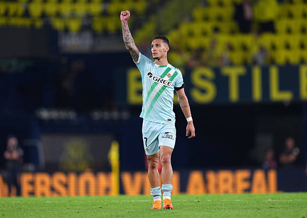 Ảnh bài viết Antony rực sáng, Real Betis thoát thua khó tin trước Villarreal