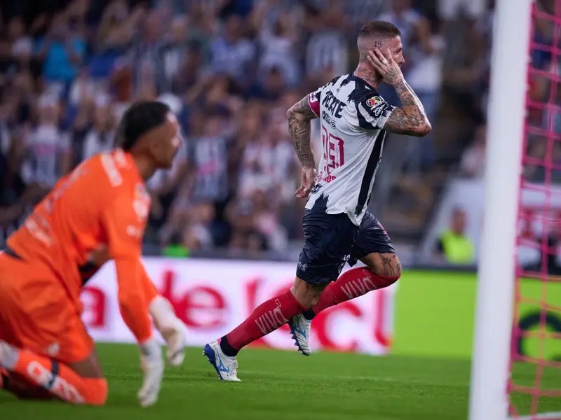 Ramos đã đánh bại người đồng đội cũ trên chấm penalty.