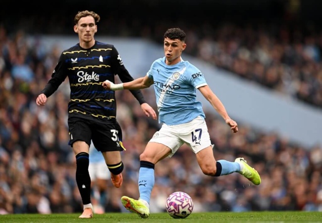 Foden cần chia sẻ trách nhiệm ghi bàn với Haaland.