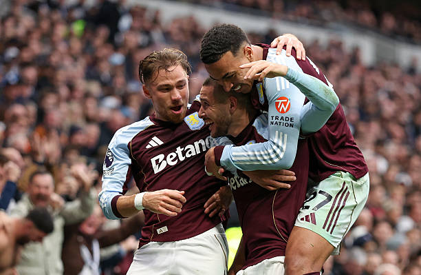 Aston Villa tiếp tục duy trì mạch bất bại.