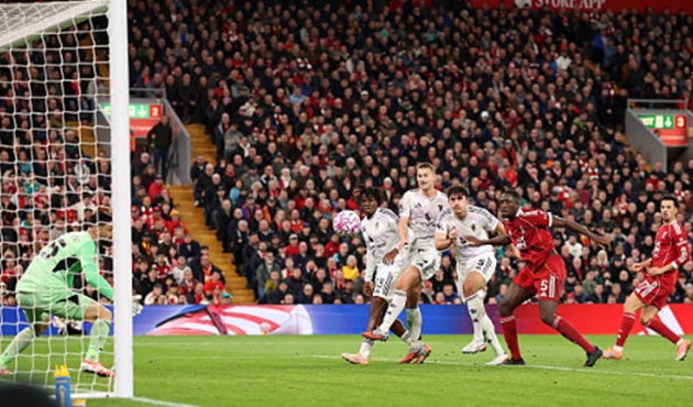 Maguire đánh đầu giúp Man Utd dẫn trước 2-1