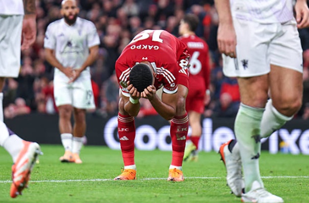 Gakpo thất vọng sau trận thua Man Utd.