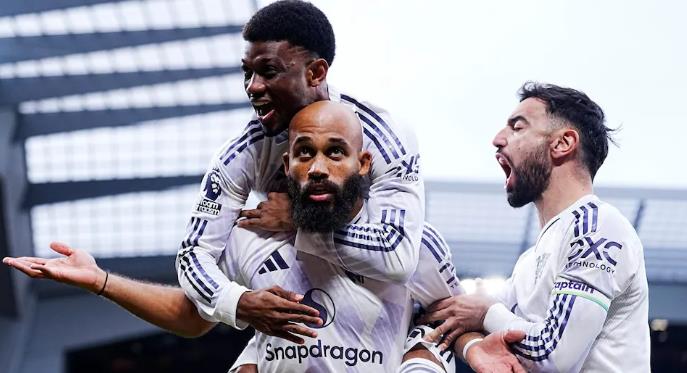 Hàng công Quỷ đỏ khiến Liverpool gặp quá nhiều khó khăn.