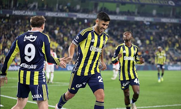 Marco Asensio đóng gốp 1 bàn thắng giúp Fenerbahce giành trọn 3 điểm.