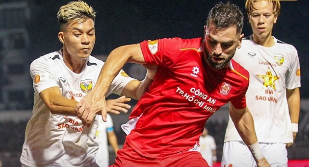 CA TP.HCM và Hà Tĩnh chỉ tung ra 3 cú dứt điểm trúng đích suốt 90 phút.