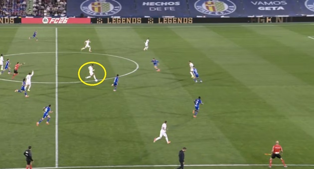 Bellingham chuyền hỏng ở tình huống này