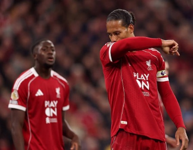 Hàng thủ Liverpool không còn chắc chắn như trước.