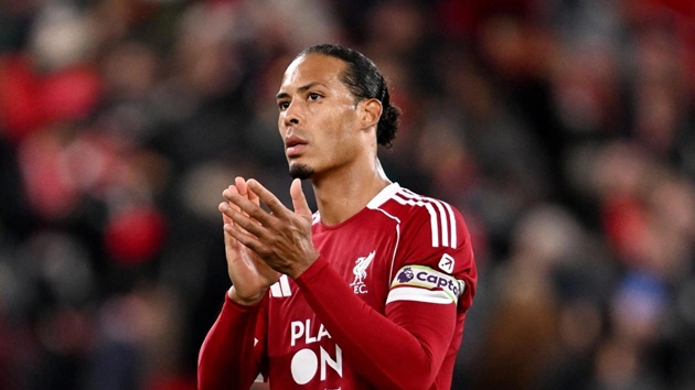 Van Dijk mắc sai lầm ở bàn thua đầu tiên.