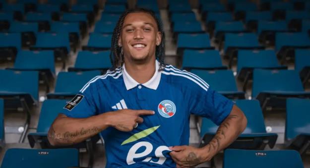 Diego Moreira ở Chelsea không lâu trước khi bị bán.