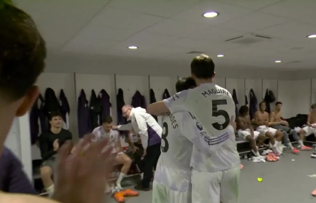 Ảnh bài viết Phòng thay đồ MU vỡ òa với người hùng Maguire