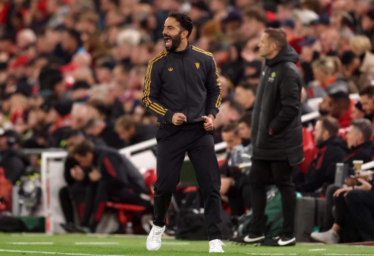 Amorim ghi điểm sau trận thắng Liverpool.
