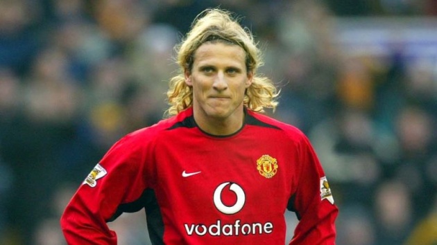 Ảnh bài viết Diego Forlan gãy 3 xương sườn, tràn dịch phổi