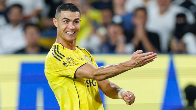 Ronaldo ghi bàn liên tục ở tuổi 409