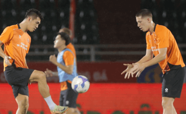 Ảnh bài viết Điểm tin bóng đá Việt Nam 21/10: HLV Huỳnh Đức chỉ ra hạn chế của sao Việt kiều; Bùi Tiến Dũng dính chấn thương